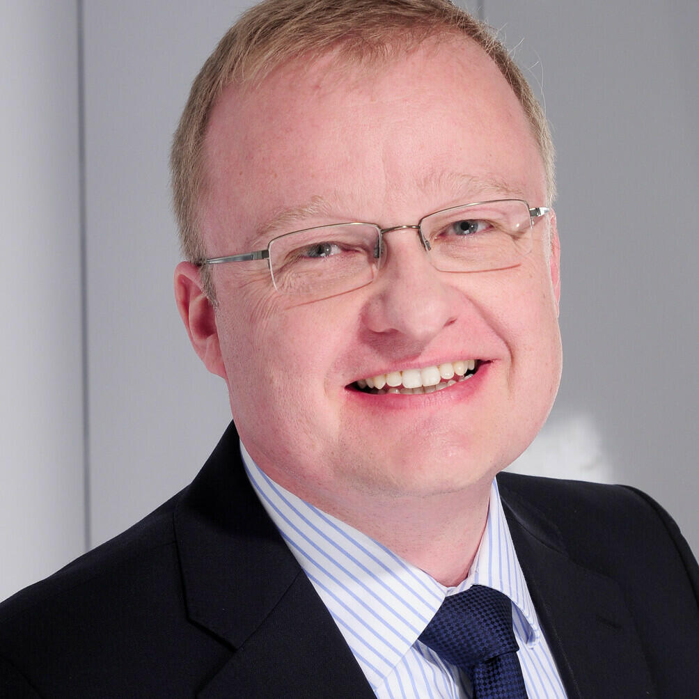 Dr. Henning Beck